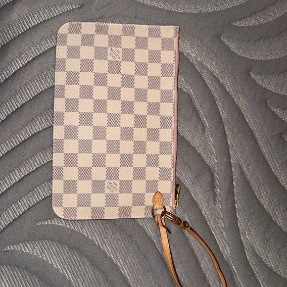 Louis Vuitton Key Pouch - Picture 3 of 7